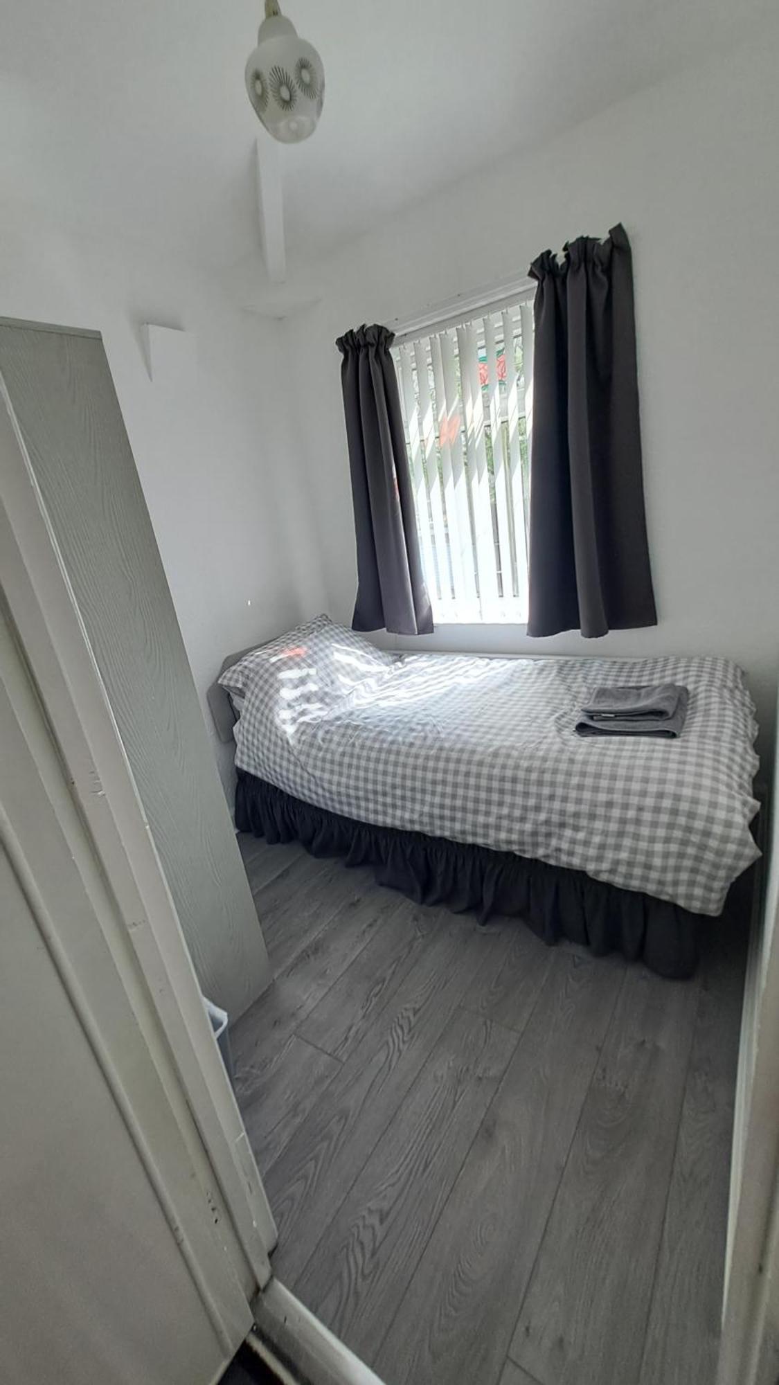 Dalton House - Three Bedroom Property Stretford Free Parking Near The Trafford Centre Манчестер Экстерьер фото